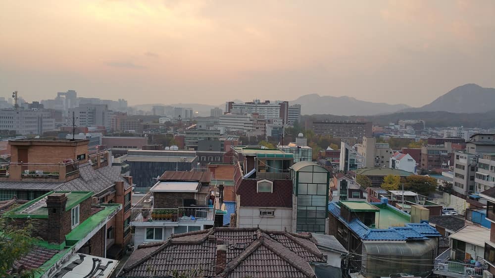 낙산 아래 혜화동 지붕들